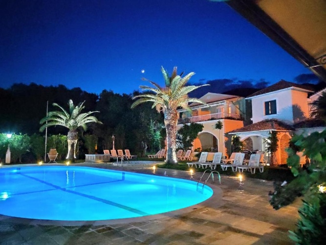 2 Bedrooms Superior Duplex Apartment with pool view