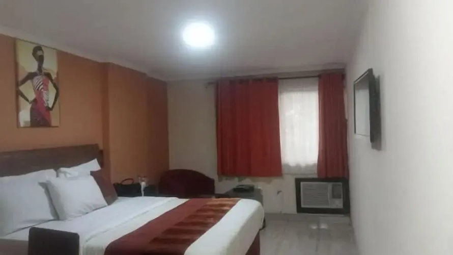 Davies Hotels