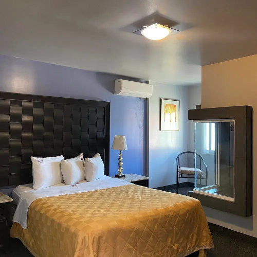 Hotel Suites Royal