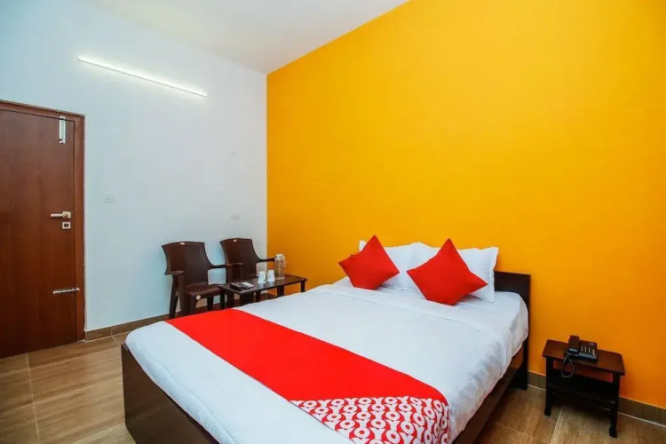 Hotel Cresant Park by OYO Rooms