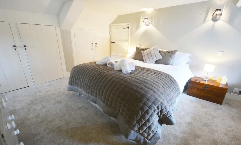 4 Bedrooms Cottage