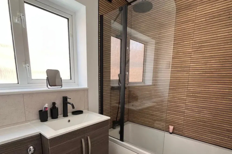 Nottingham 2-bed House, Sleeps 4, Pet Friendly