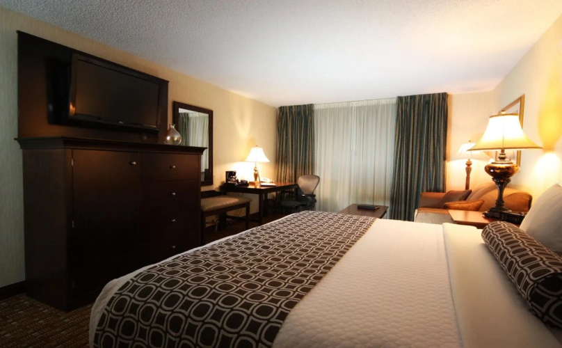 Crowne Plaza Hotel Chicago-Northbrook