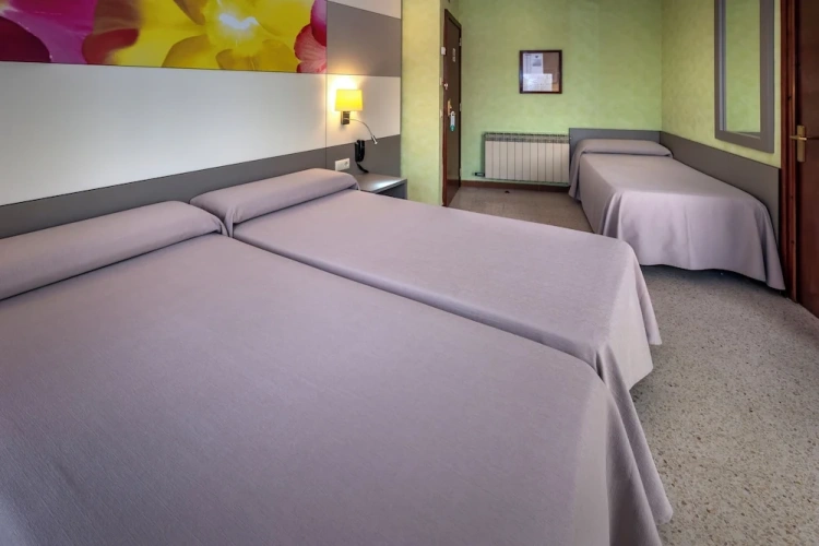 Standard Triple room with balcony