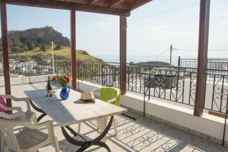 Apartment with balcony and with sea view