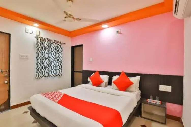 Oyo 24921 Hotel Shree