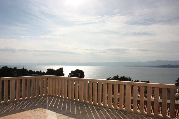 2 Bedrooms Royal Apartment with balcony and with sea view