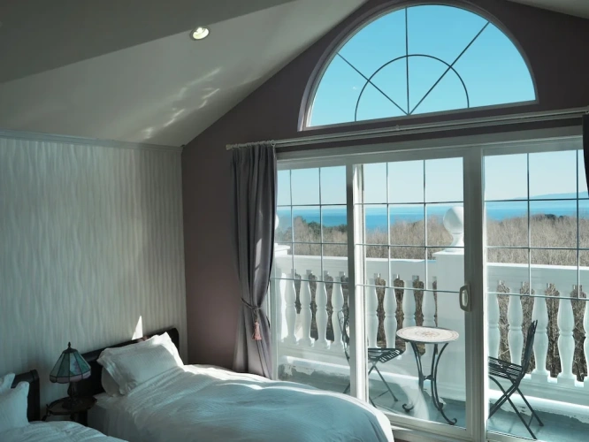 Deluxe Twin room with balcony and with partial sea view