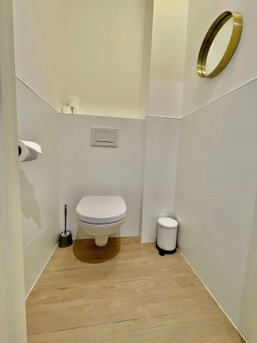 Modern 1BR Near Diamond District by Oneluxstay