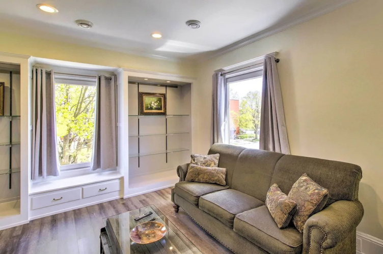 Apt w/ Shared Gas Grill, 2 Blocks to Dtwn!
