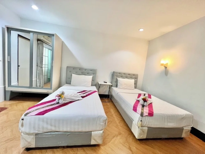 Standard Twin room with balcony