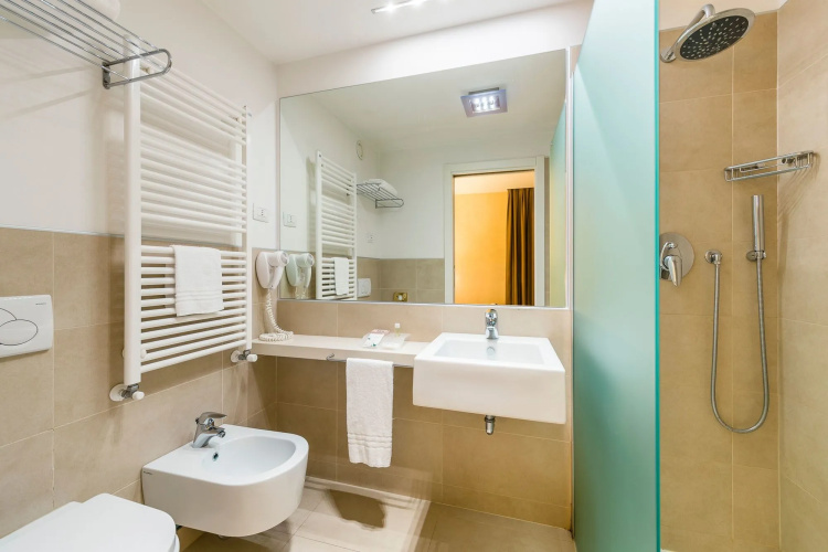 Base Hotel photo 9