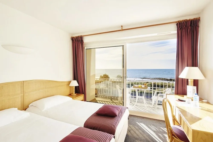 Classic Double room with balcony and with sea view