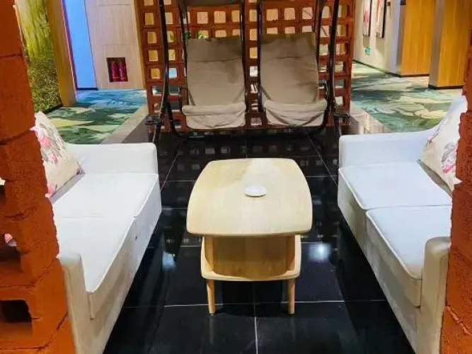 Wonderland Hotel
