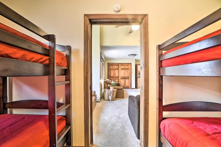 4 Bedrooms Cottage with balcony