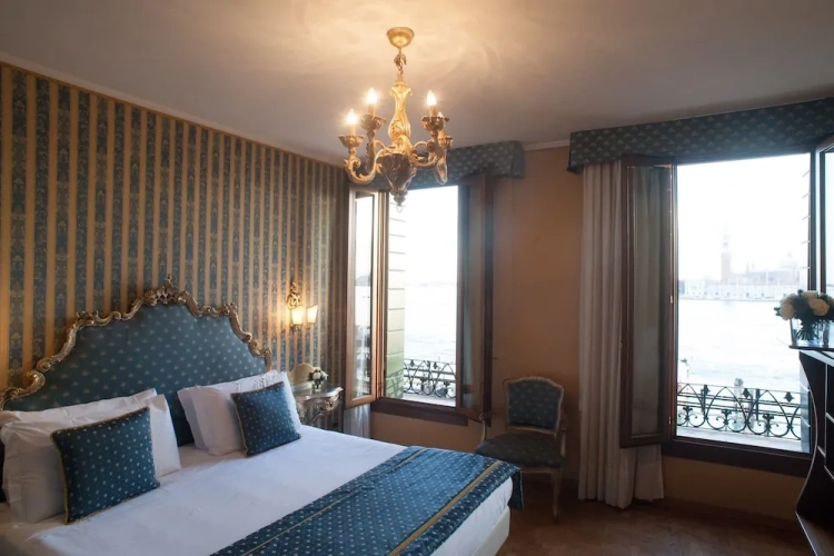 Superior Double room with lagoon view