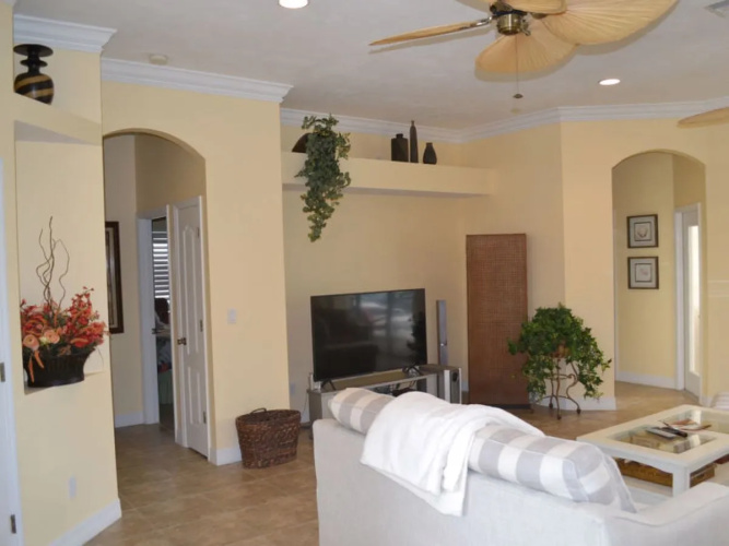 Sunny Villa
