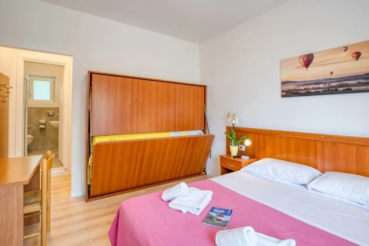Standard Quadruple room with balcony and with lake view