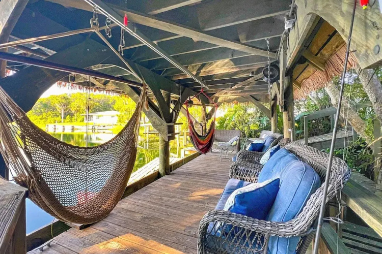Dock & Kayaks: Riverfront Dunnellon Home!