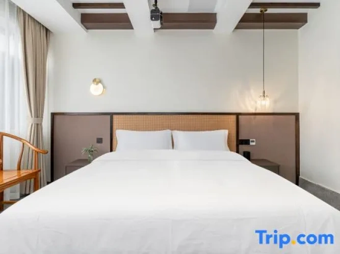 Standard Double room with city view