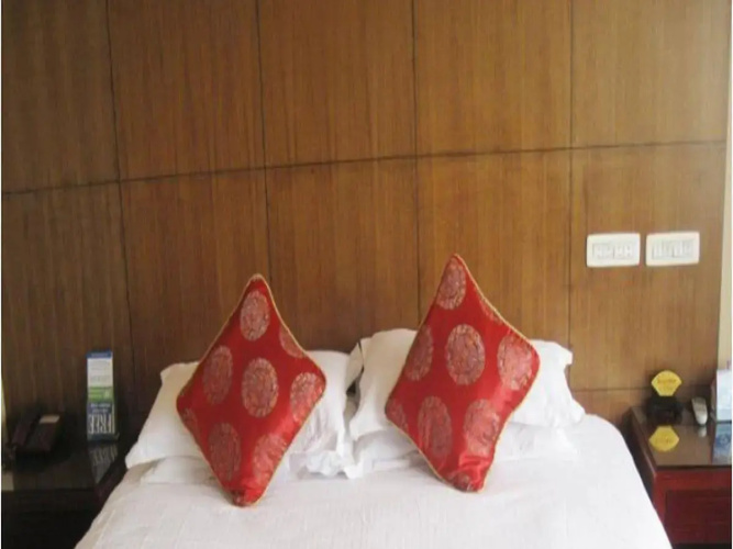 Yiwu Guomao Hotel