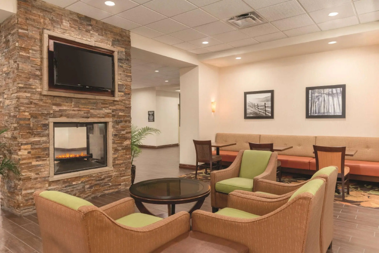 Hampton Inn by Hilton Edmonton South photo 14
