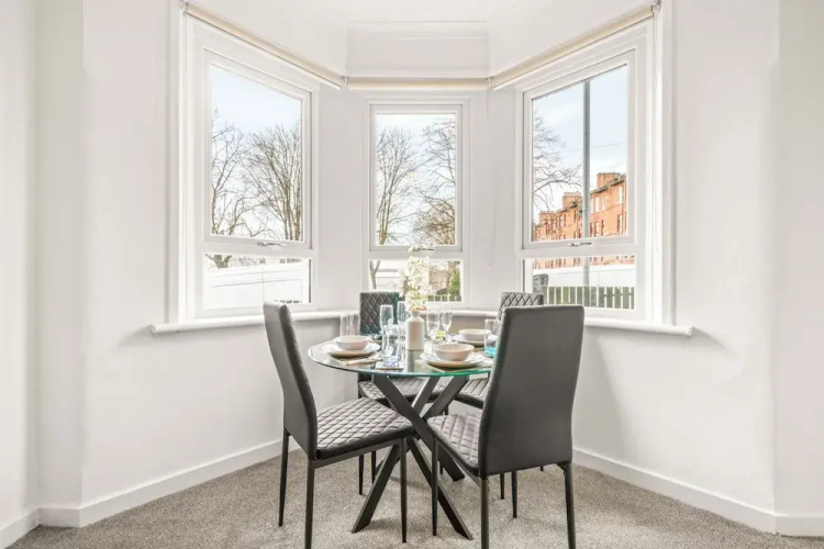 Cosy and Bright 3-Bedroom Flat