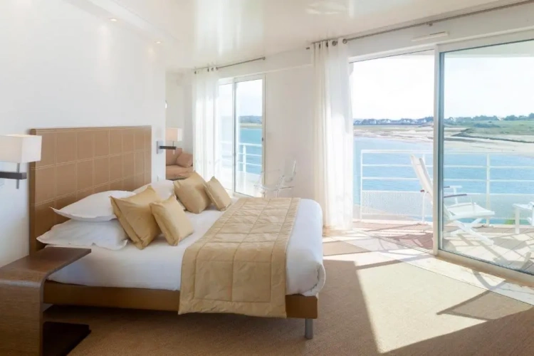 Superior Double room with balcony and with sea view