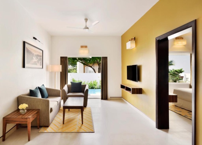 1 Bedroom Suite with balcony and with pool view