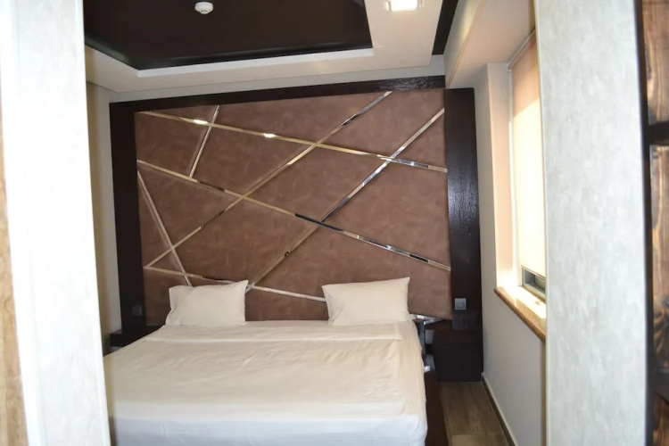 V hotel & tours