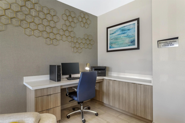 Best Western Plus Mid County