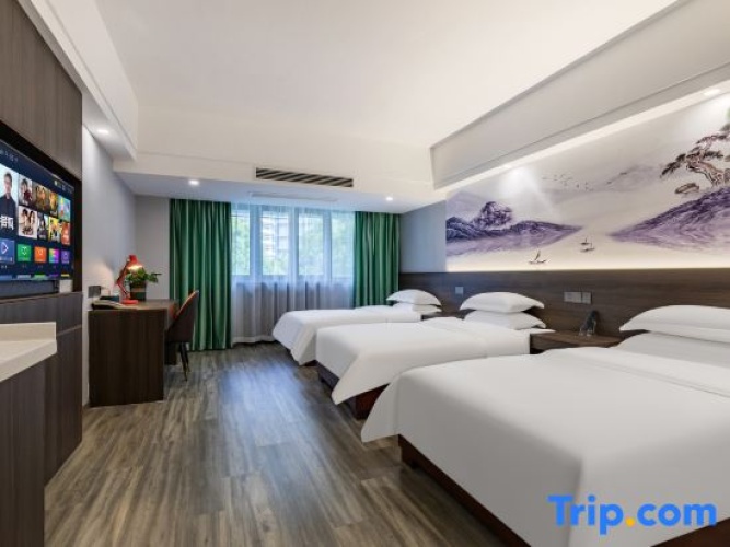 Standard Triple room