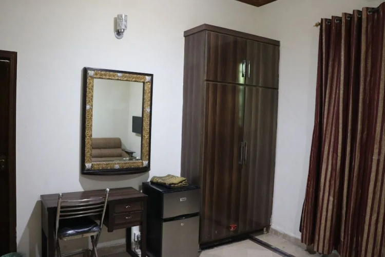 Lotus 1 Hotel