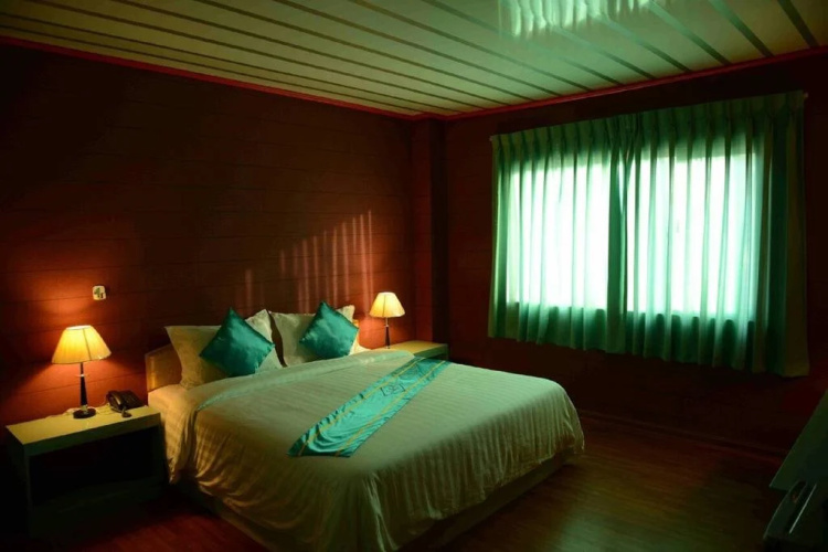 J and J Hotel