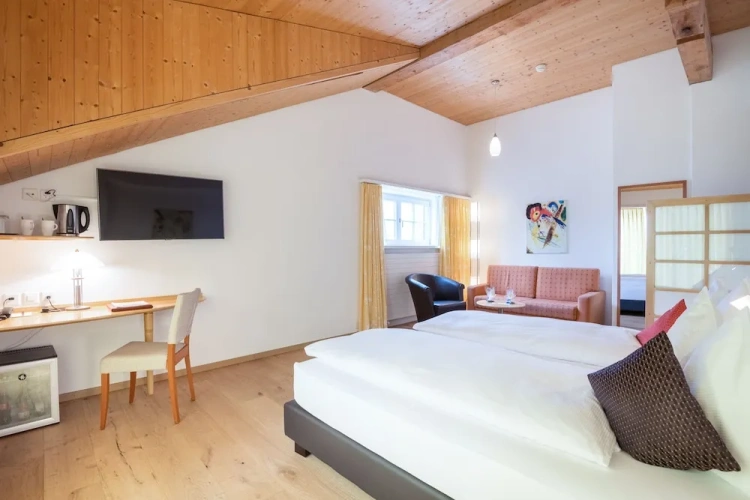 Twin room with mountain view