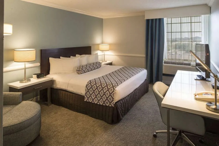 Crowne Plaza Pittsburgh South photo 7