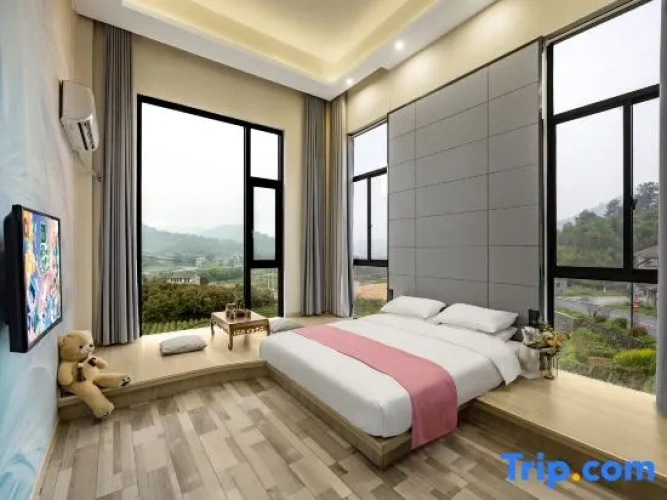 Sextuple Family Suite with river view