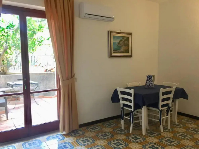Beautiful 2-bed House in Positano Main Square Area