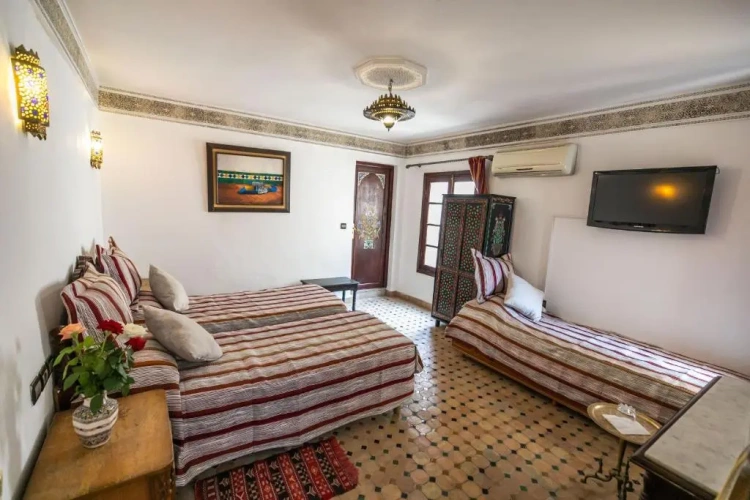 Standard Triple room