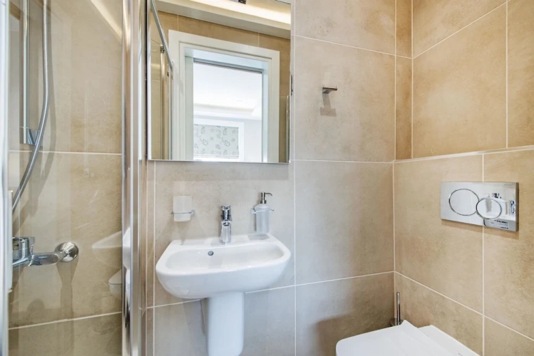 2 Bedrooms Luxury Apartment with garden view