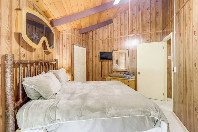 Beech Mountain Cabin w/ Deck, Grill: Ski + Hike!