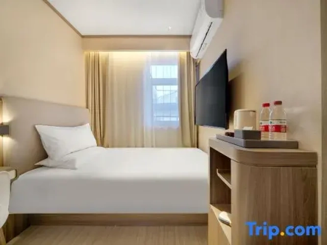 Standard Double room with street view