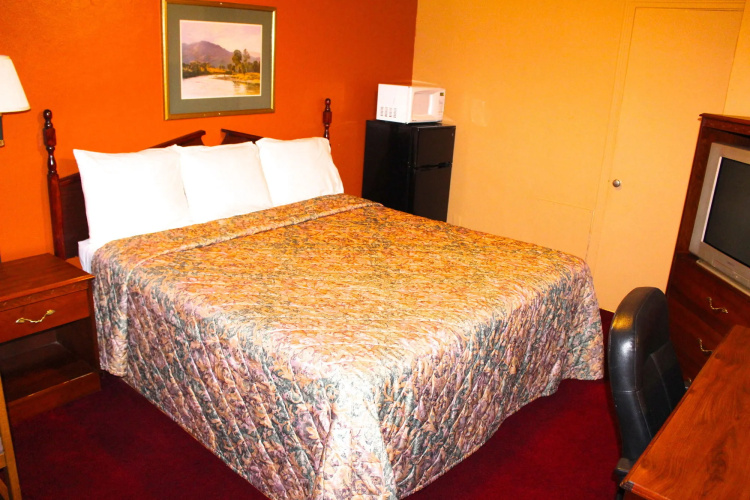 Hometowne Inn & Suites