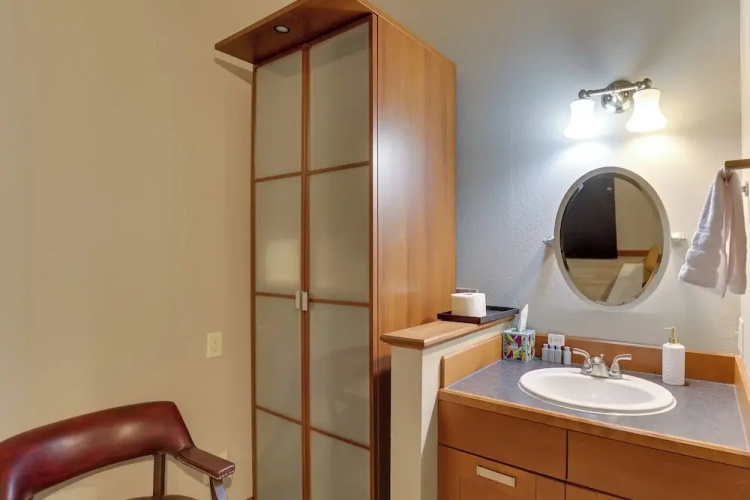 Ultimate Convenience: Historic Dtwn Marshall Apt!