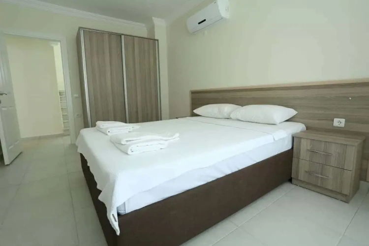 5 Bedrooms Villa
