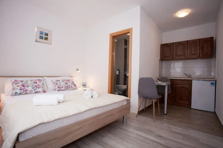 Studio with balcony and with sea view