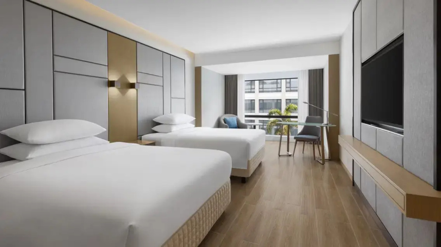 Deluxe Quadruple room with pool view