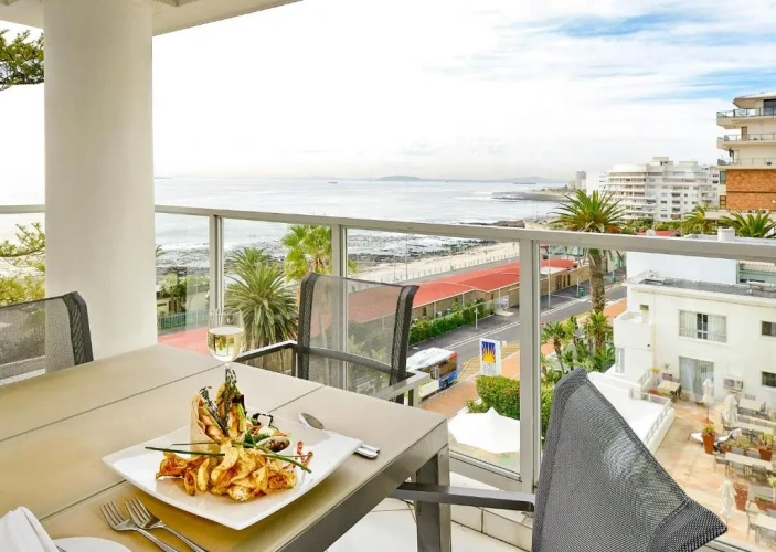 2 Bedrooms Luxury Suite with balcony and with sea view