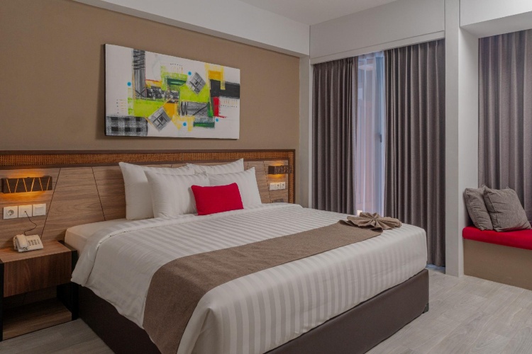 Superior room with pool view