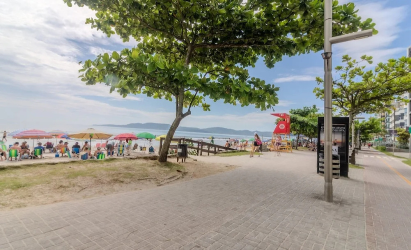 3BR Seafront apt w/ BBQ in Itapema Con0101